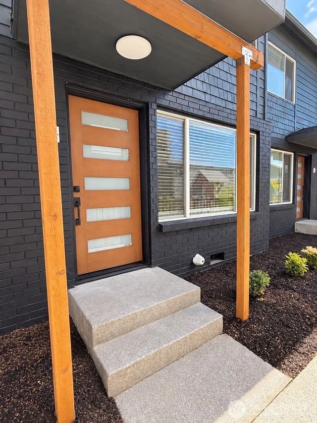 1220 N 137th Street 3, Seattle