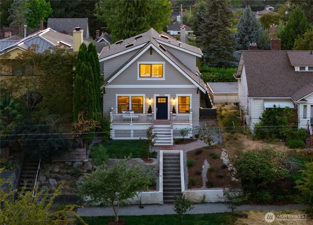 7717 2nd Avenue Ne, Seattle
