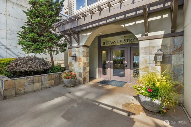18 Dravus Street 210, Seattle