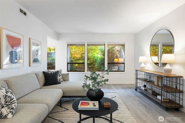 11618 100th Avenue Ne 111, Kirkland