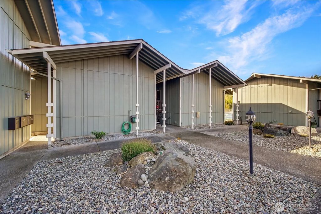 1710 Skyline Way B103, Anacortes