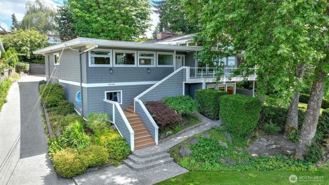 18744 Kenlake Place Ne, Kenmore