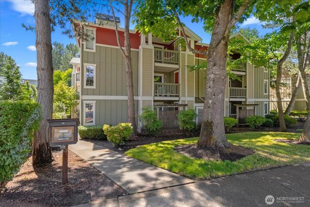 7711 Ne 175th Street F202, Kenmore