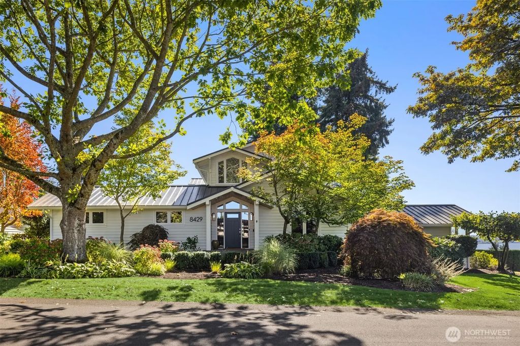 8429 Ne 7th Street, Medina