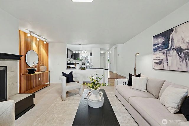 13605 Ne 8th Street 203, Bellevue