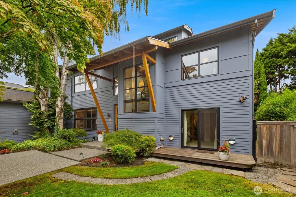 2223 39th Avenue E, Seattle