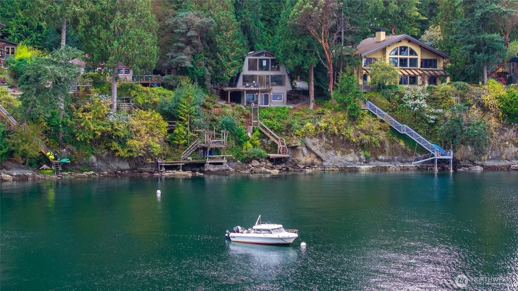 286 Chuckanut Point Road, Bellingham