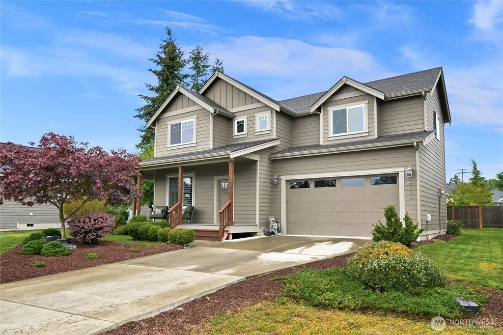 9004 Bay Circle, Blaine