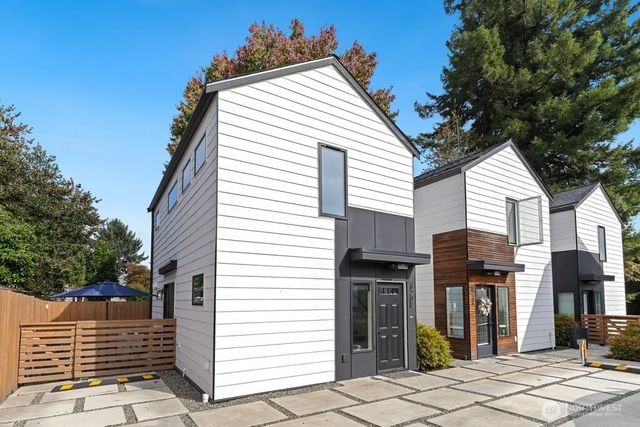 820 B S Rose Street, Seattle