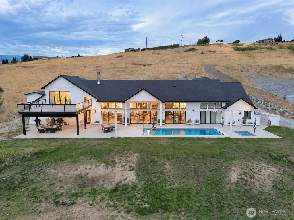 4795 Chelan Boulevard, Manson