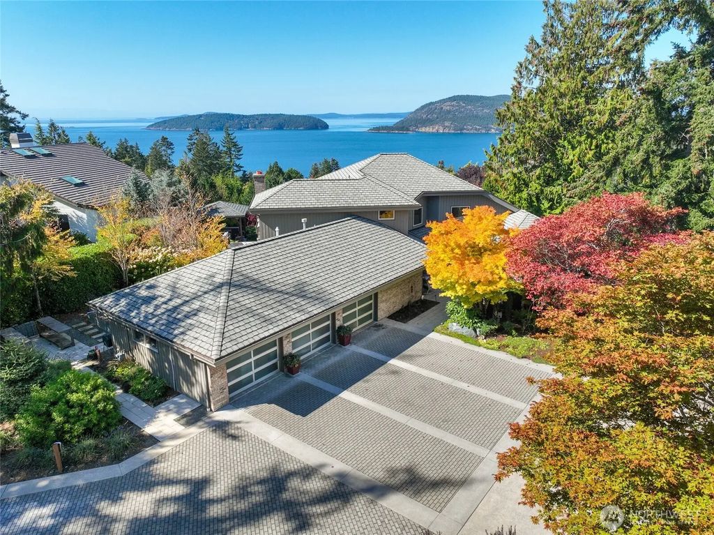 11633 Pointe Place, Anacortes