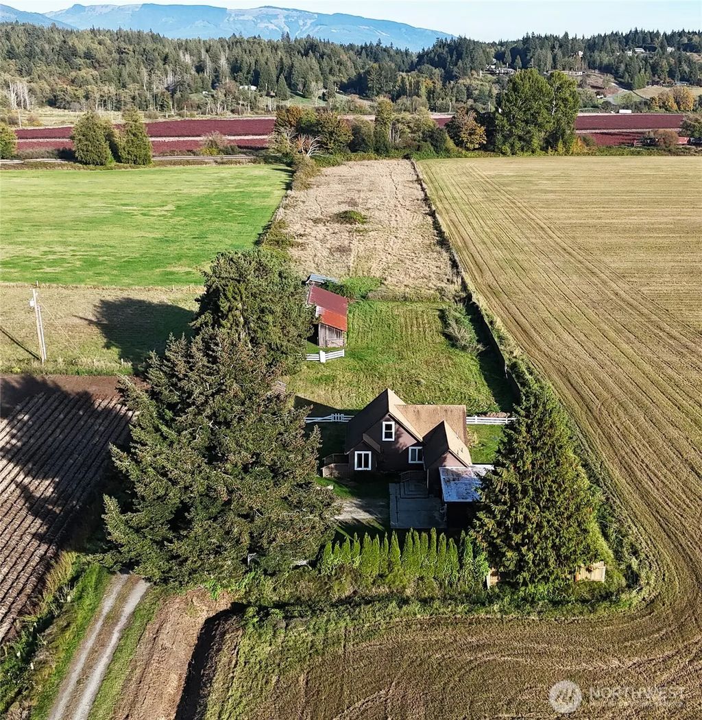 4505 Chuckanut Drive, Bow