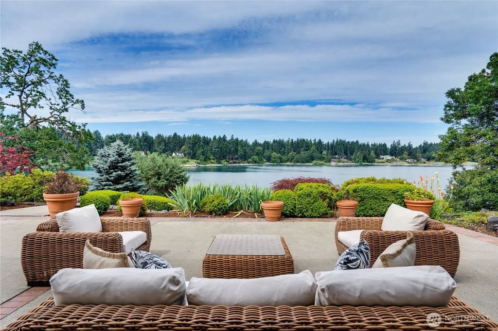 6638 Hilltop Lane, Lakewood