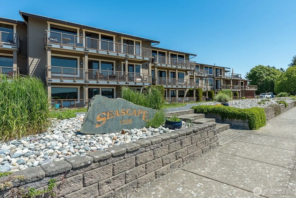 1300 Peace Portal 101, Blaine