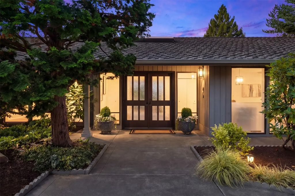 2325 88th Avenue Ne, Clyde Hill