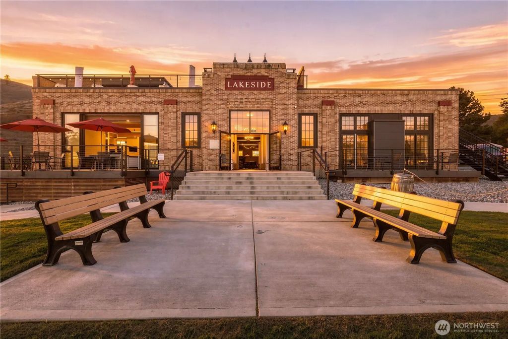 2037 W Woodin Avenue, Chelan