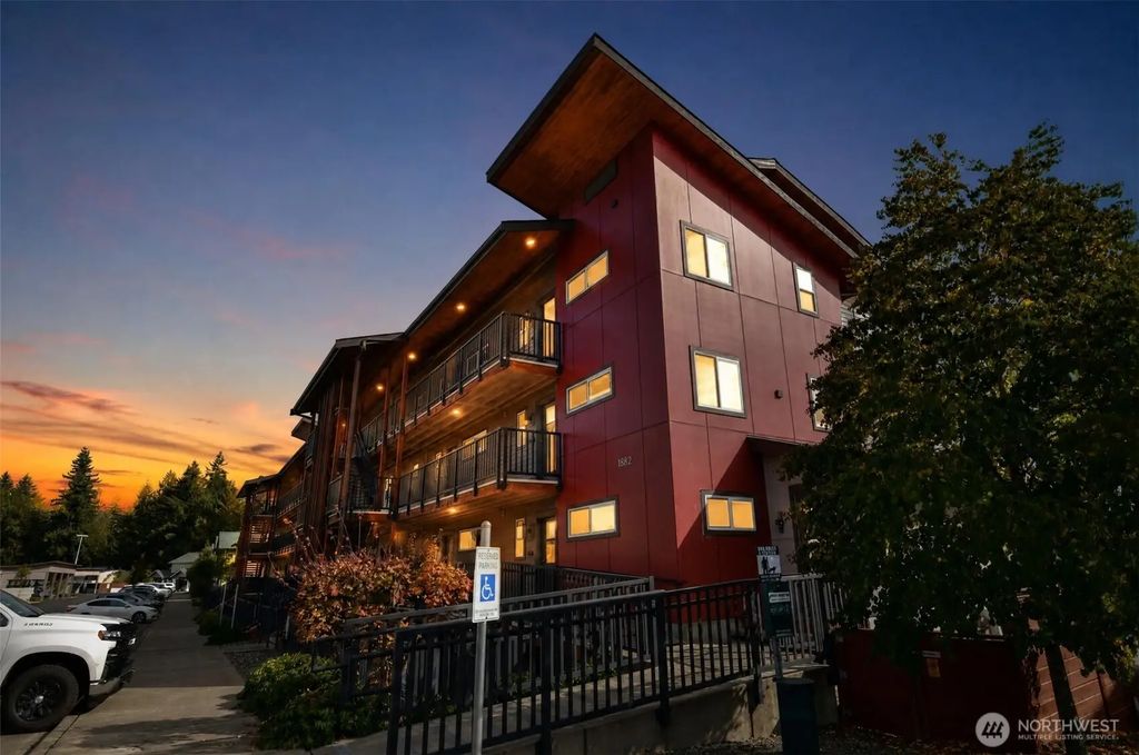 1882 Front Street 401, Lynden