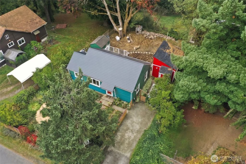 923 S Bay Road Ne, Olympia