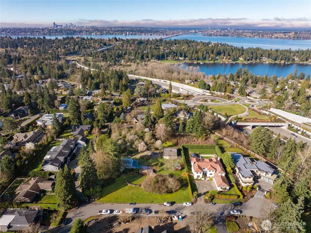 9406 Ne 32nd Street, Clyde Hill