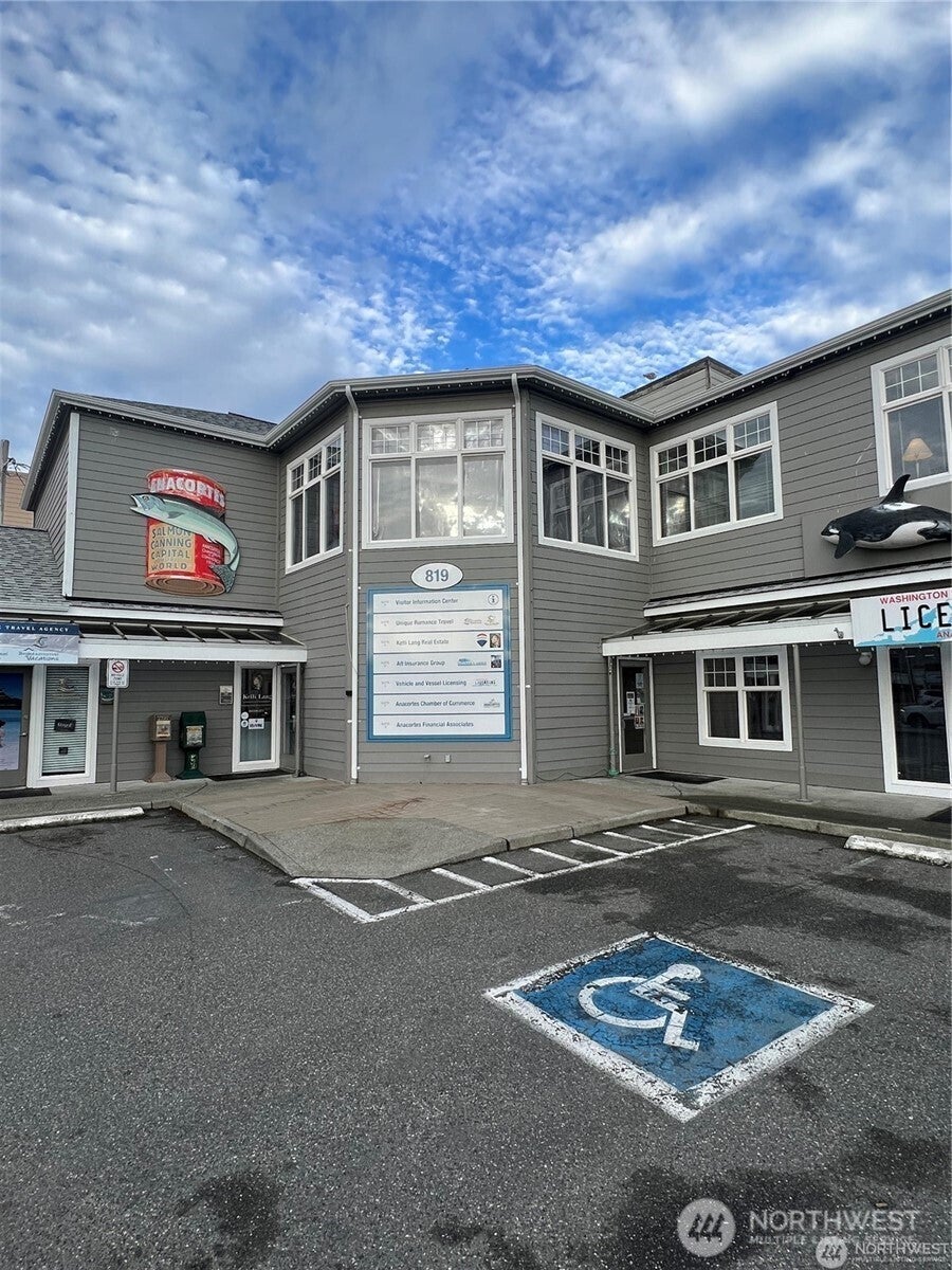 819 Commercial Avenue C, Anacortes
