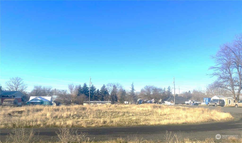 210 N 1st, Harrington