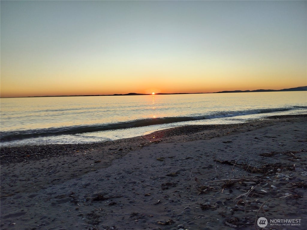 4693 Surfcrest Drive, Oak Harbor