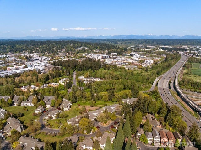 15662 Ne 70th Court, Redmond