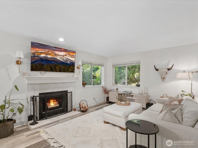 455 Newport Way Nw 302, Issaquah