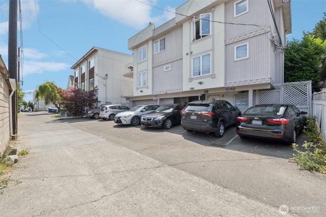 5624 Roosevelt Way Ne 202, Seattle