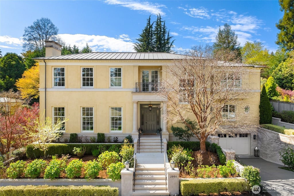 2001 Broadmoor Drive E, Seattle