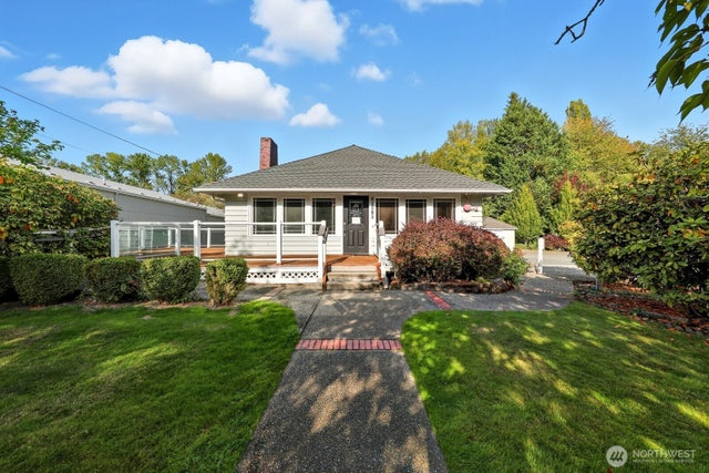 10516 E Riverside Drive, Bothell