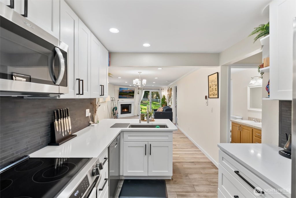 12618 100th Ln Ne J146, Kirkland