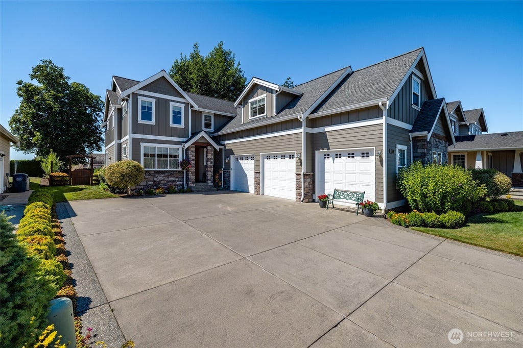 1739 Emerald Way, Lynden