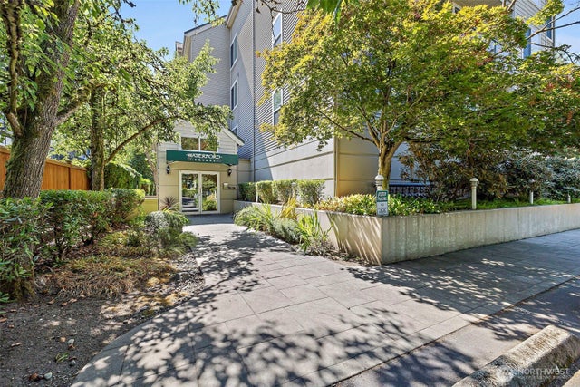 6831 Ne 170th Street 306, Kenmore