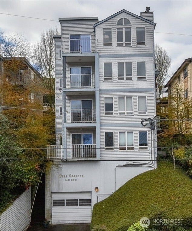 2419 8th Avenue N 202, Seattle