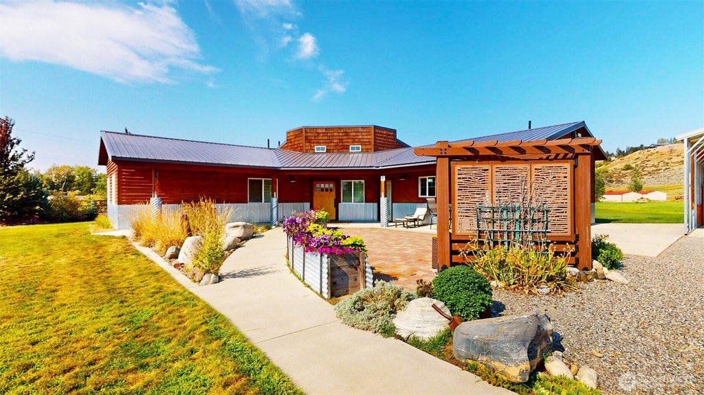 71 Shumway Road, Omak