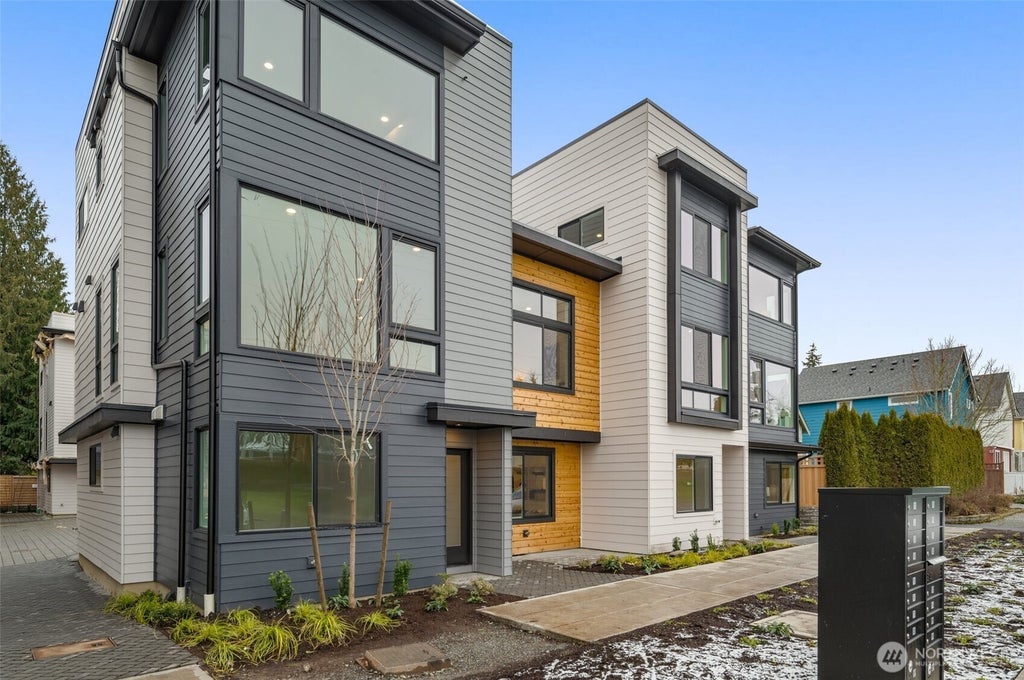 9217 A 14th Avenue Nw, Seattle