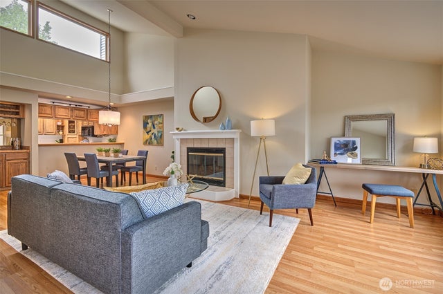 909 N 35th Street 402, Seattle