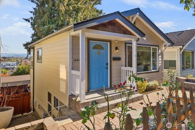 4446 39th Avenue Sw, Seattle