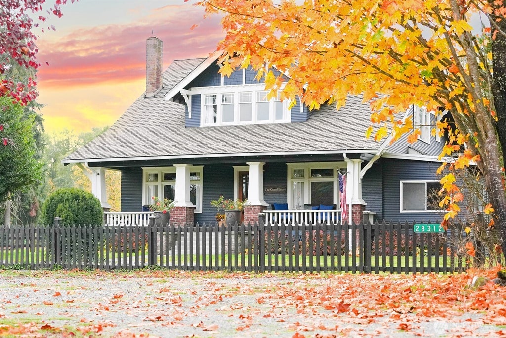 28312 86th Avenue S, Roy