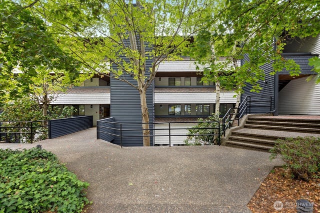 3055 80th Avenue Se 107, Mercer Island