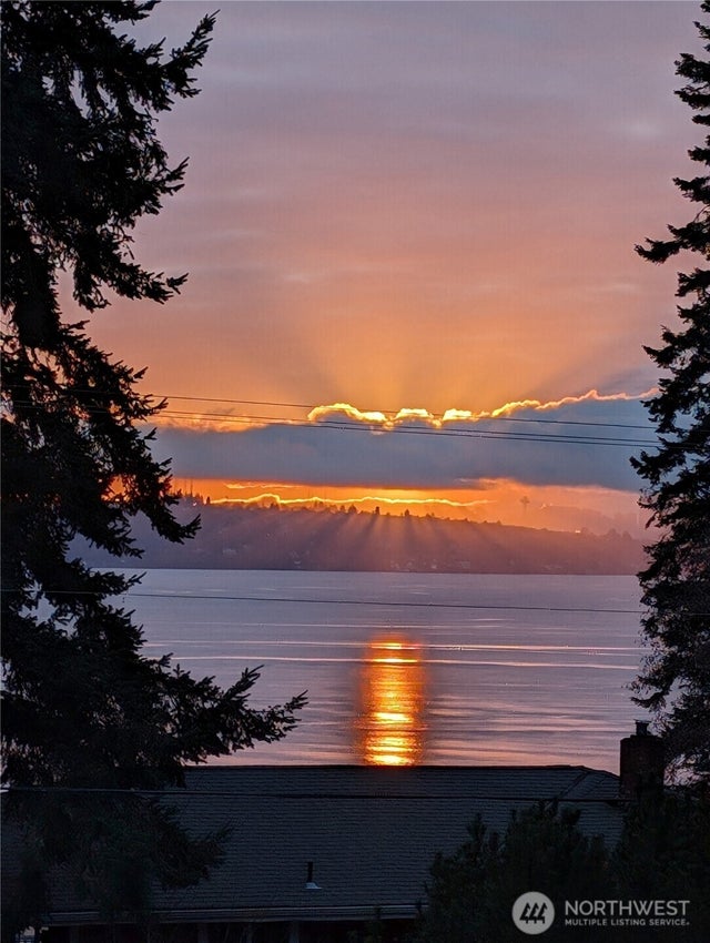 12079 Sunrise Drive Ne, Bainbridge Island