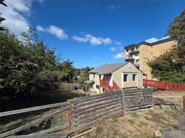 10603 12th Avenue Sw, Seattle