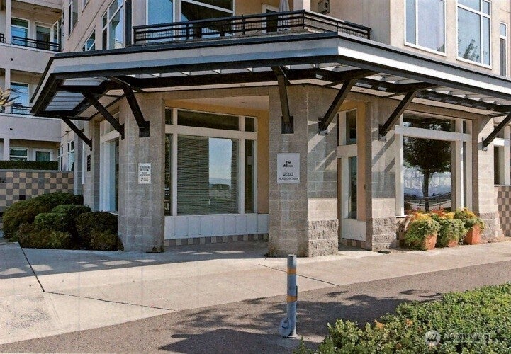 2000 Alaskan Way 255, Seattle