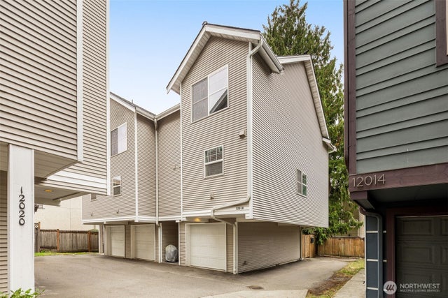 12018 31st Avenue Ne, Seattle