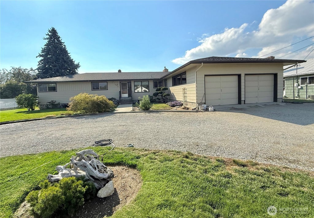 644 Dewberry E, Omak