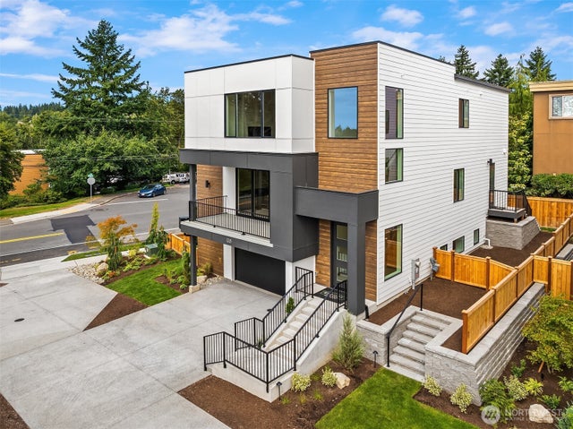 138 8th Court, Kirkland