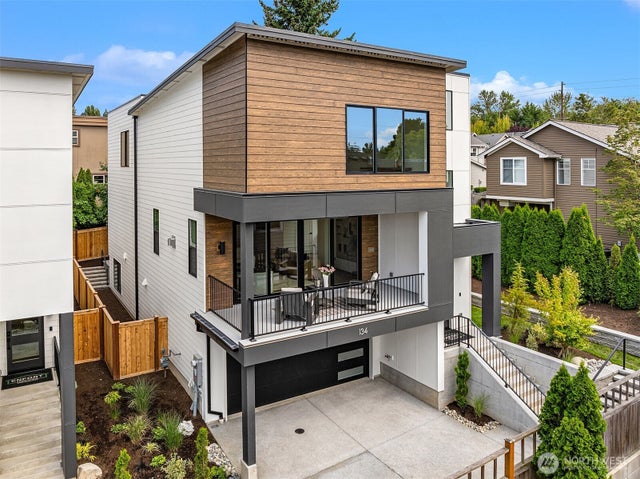 134 8th Court, Kirkland