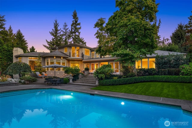 8622 Ne 10th Street, Medina