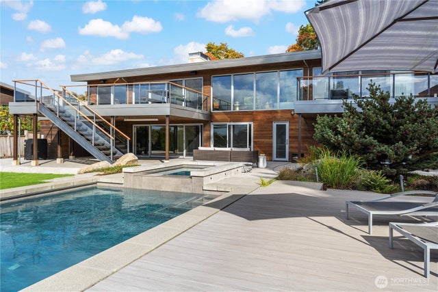 9135 Ne 19th St, Clyde Hill